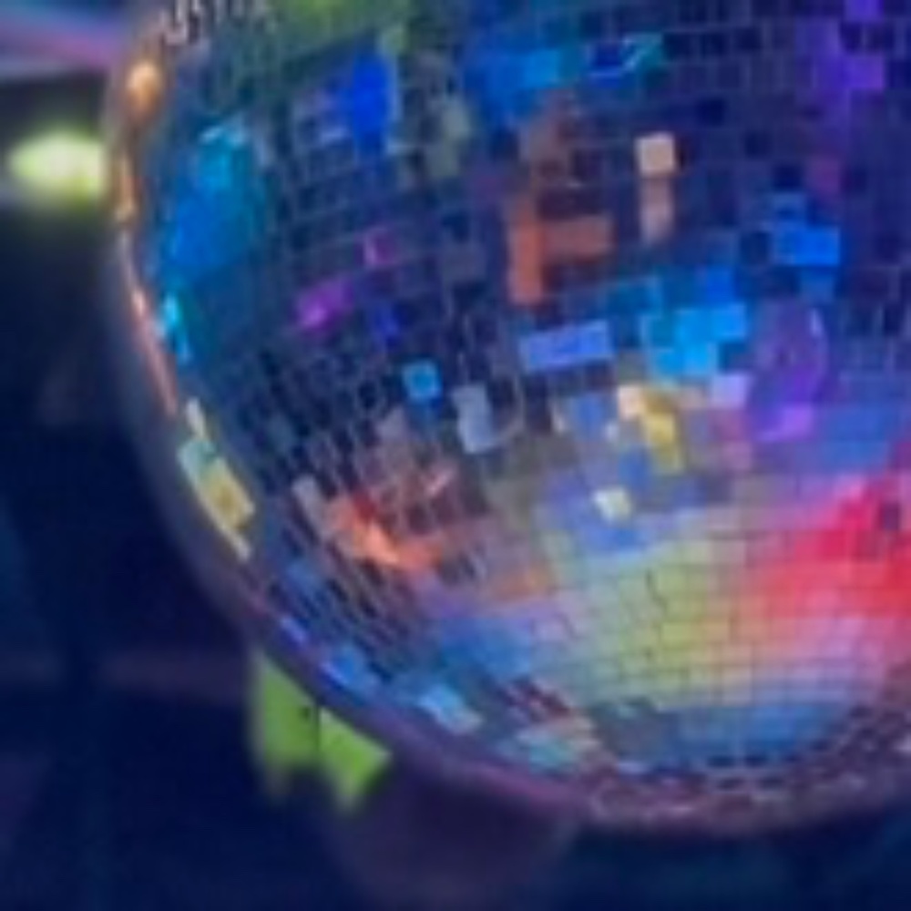 Iconica: meet me 🖤✨